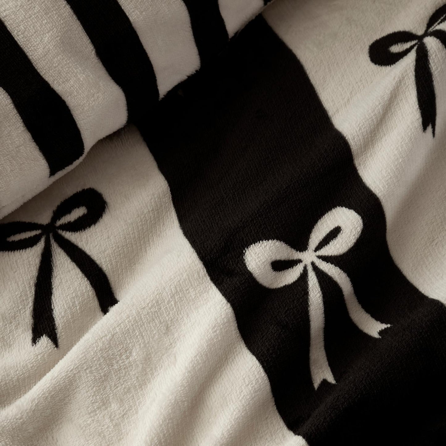 Bows Monochrome Fleece Duvet Set