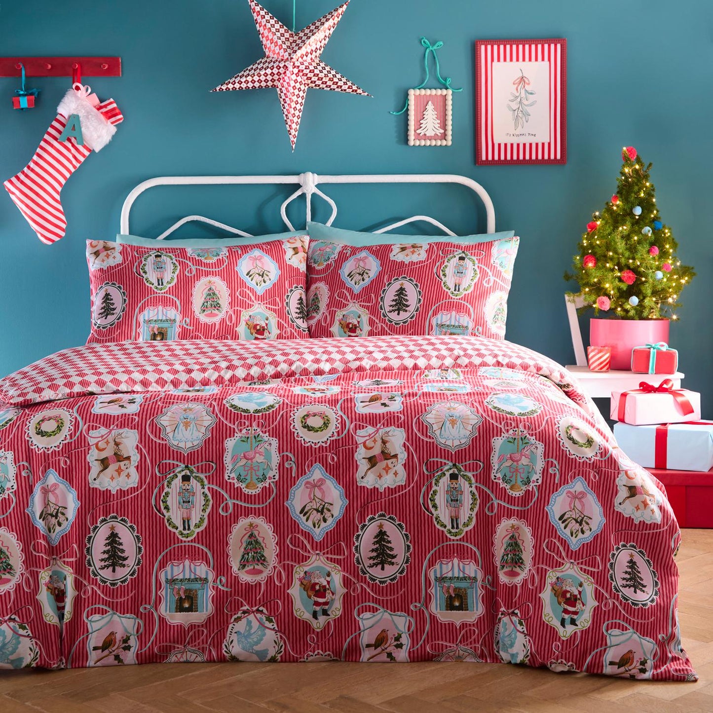 Christmas Vintage Frames Reversible Red Duvet Set