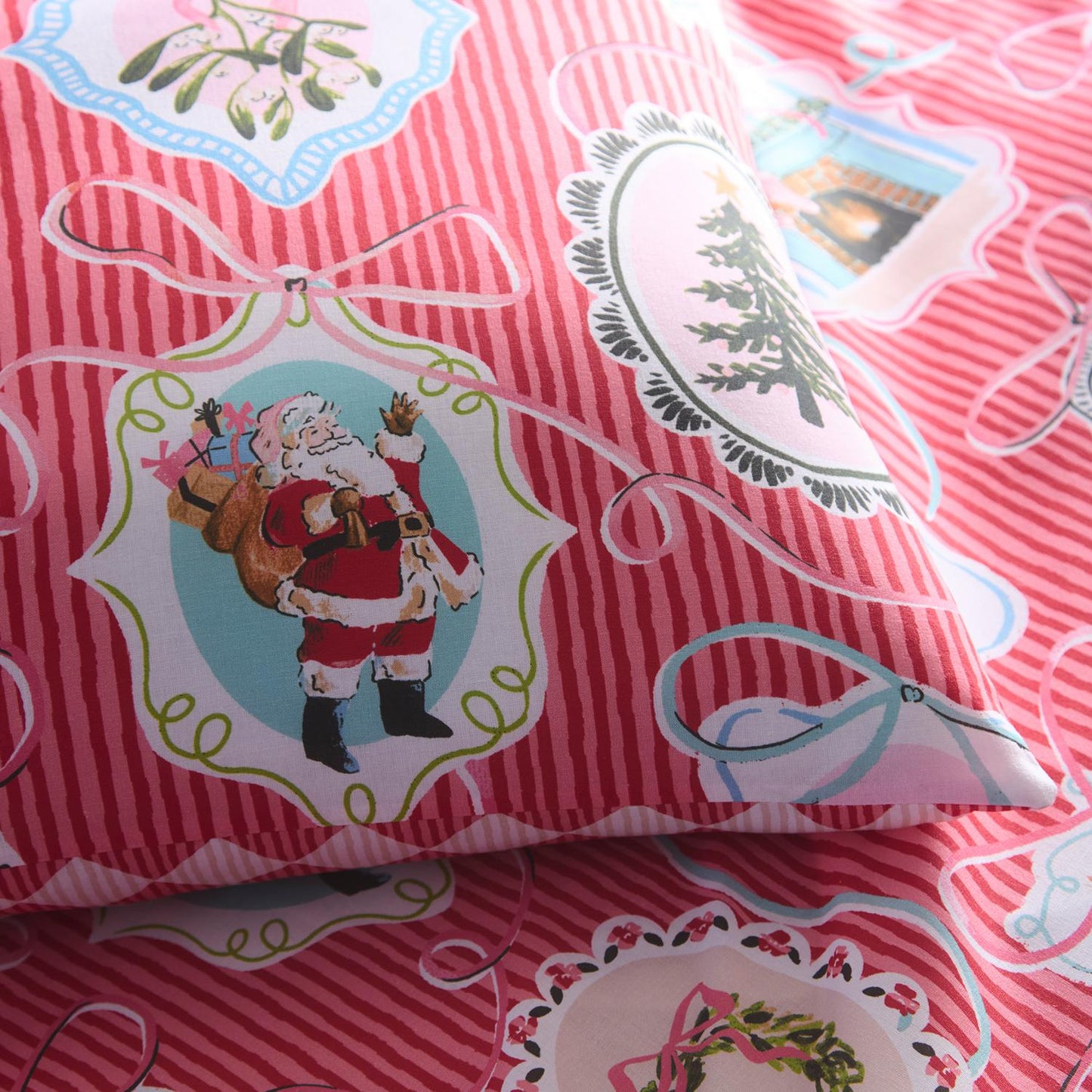 Christmas Vintage Frames Reversible Red Duvet Set