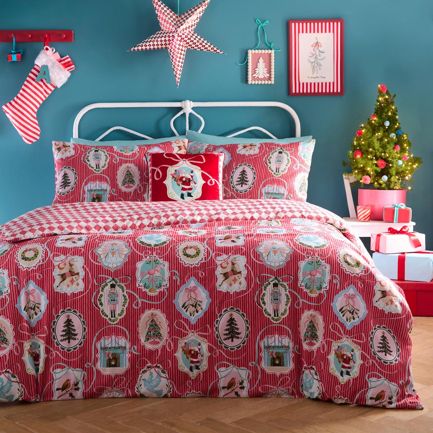 Christmas Vintage Frames Reversible Red Duvet Set