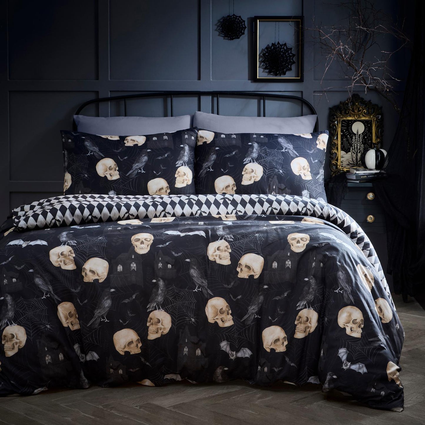 Gothic Skulls Reversible Black Duvet Set