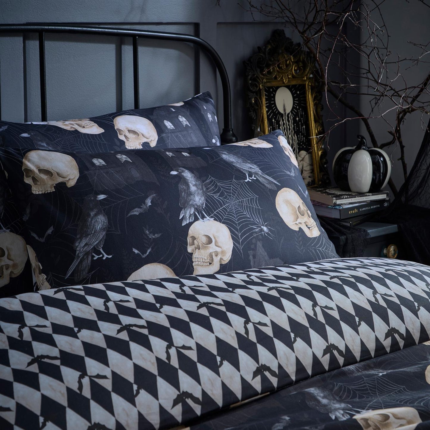 Gothic Skulls Reversible Black Duvet Set