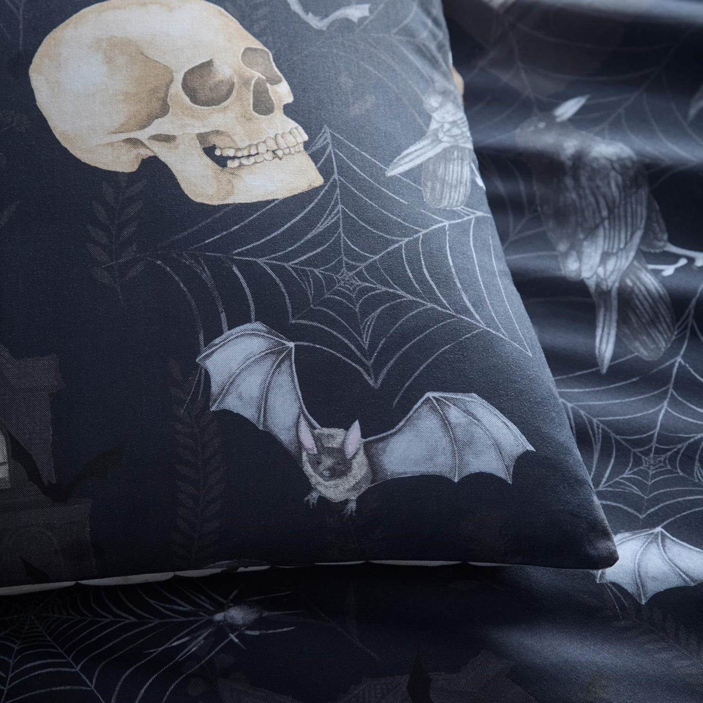 Gothic Skulls Reversible Black Duvet Set