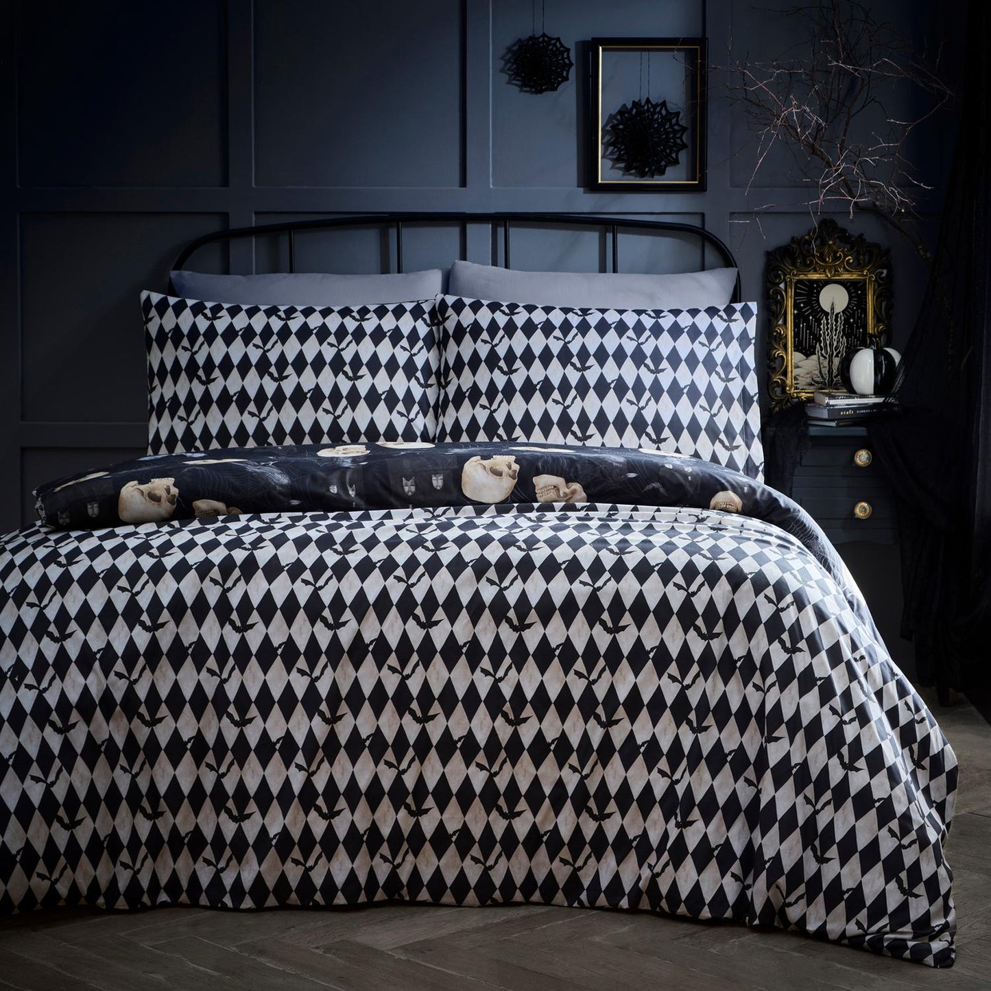 Gothic Skulls Reversible Black Duvet Set