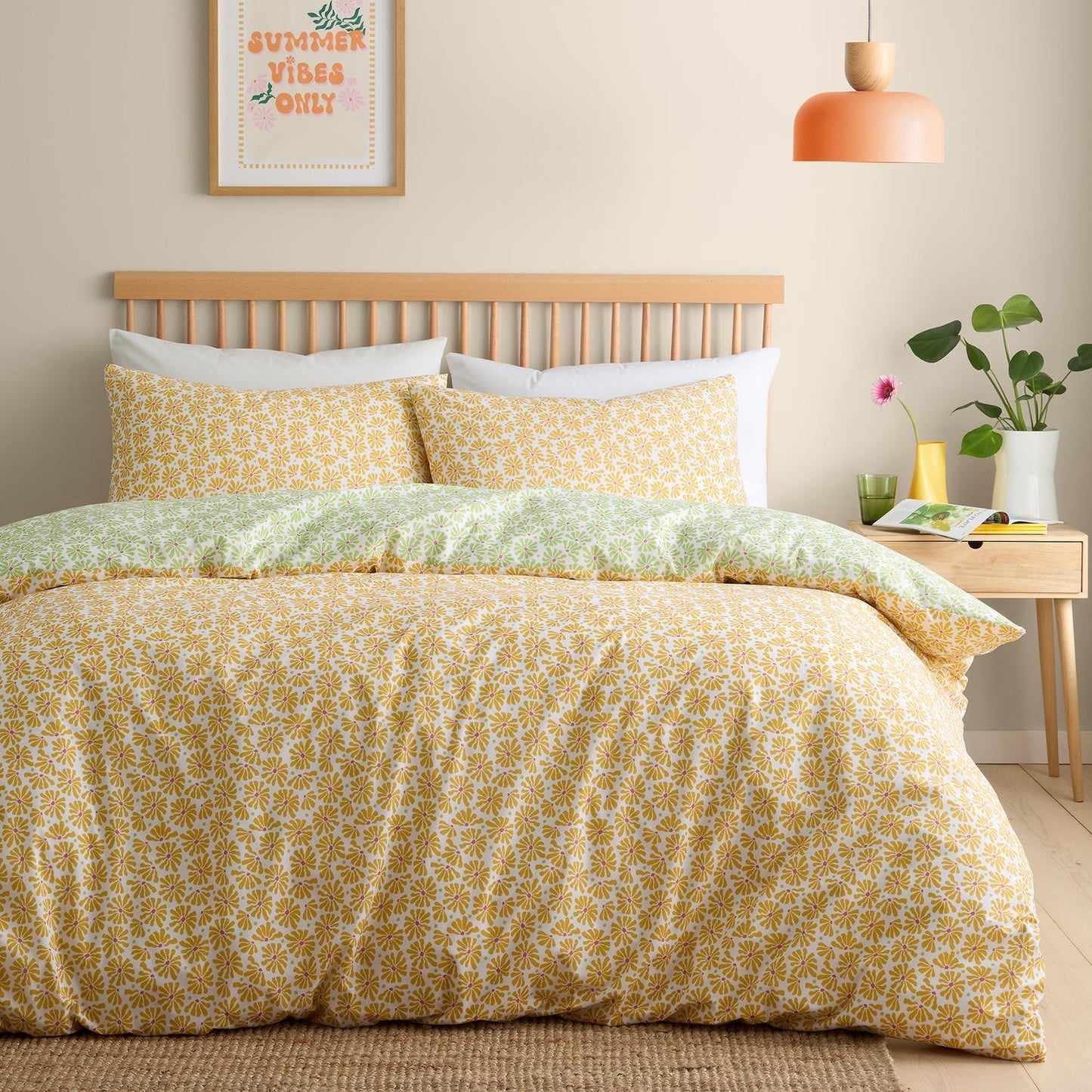 Retro Daisy Floral Yellow Reversible Duvet Set
