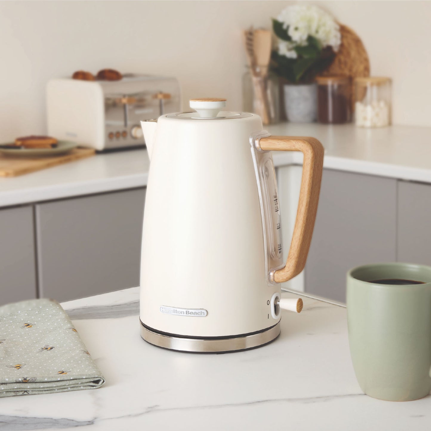 Hamilton Beach Scandi Cream Kettle And Toaster Set