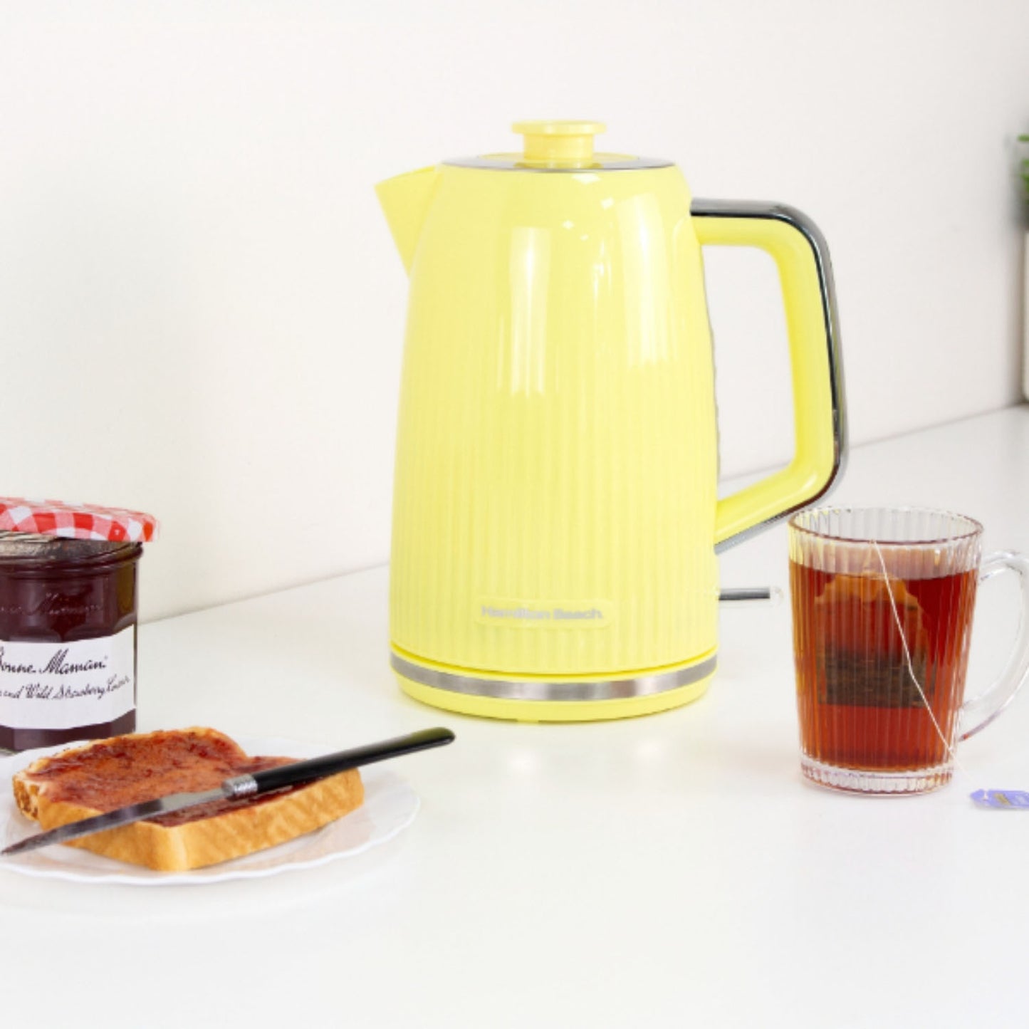 Miami Collection Hamilton Beach Banana Yellow Kettle And Toaster Set