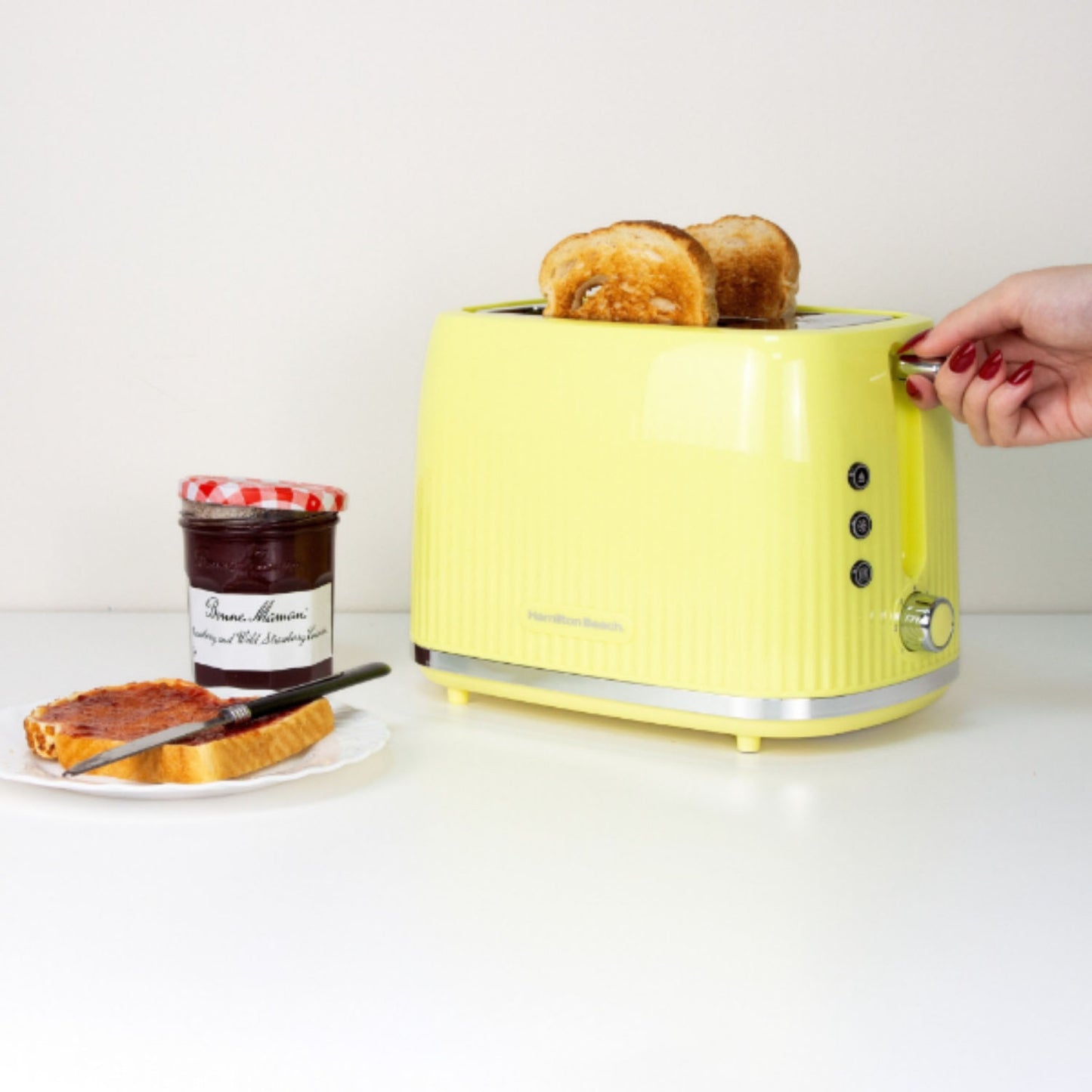 Miami Collection Hamilton Beach Banana Yellow Kettle And Toaster Set