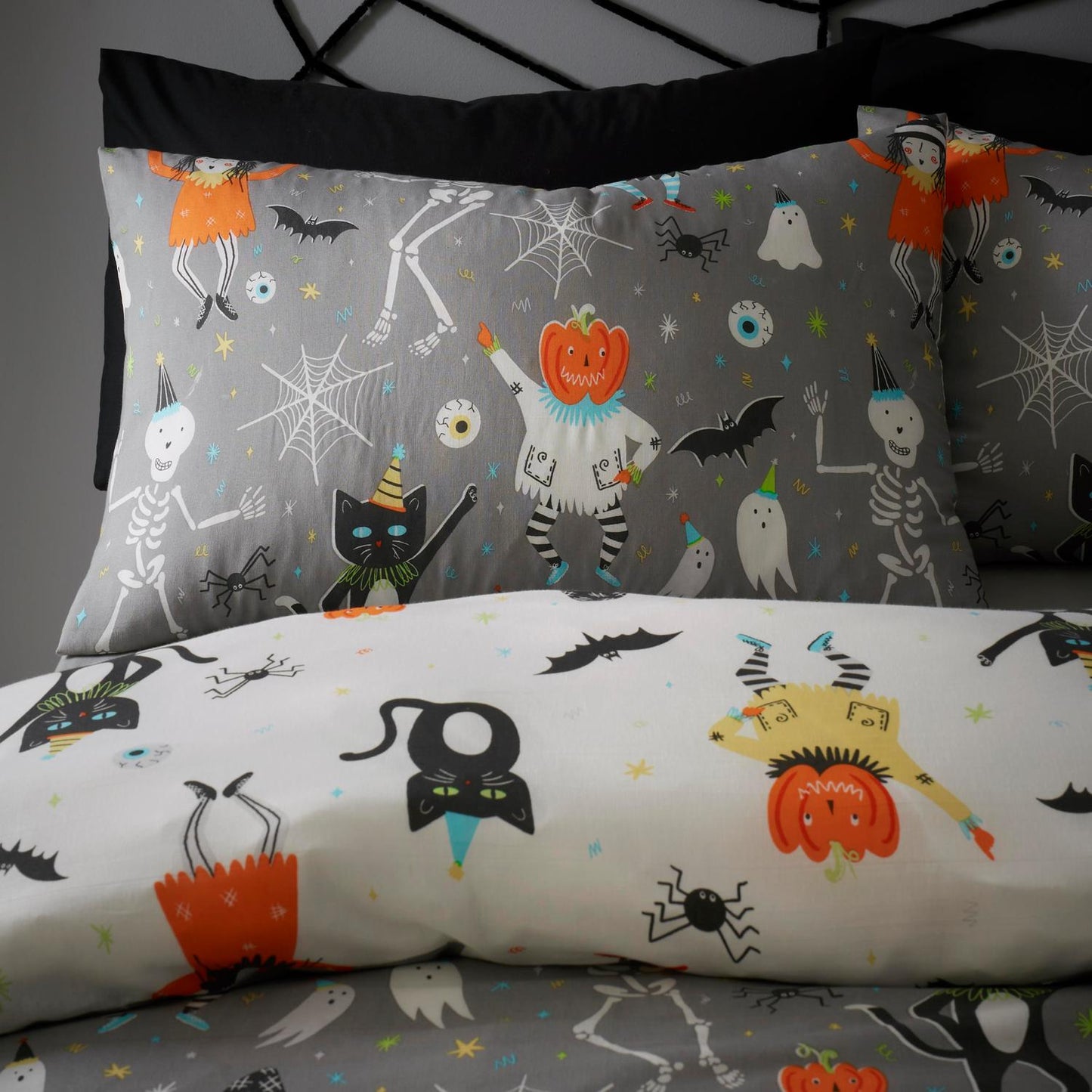 Halloween Party Glow in the Dark Duvet Cover Set