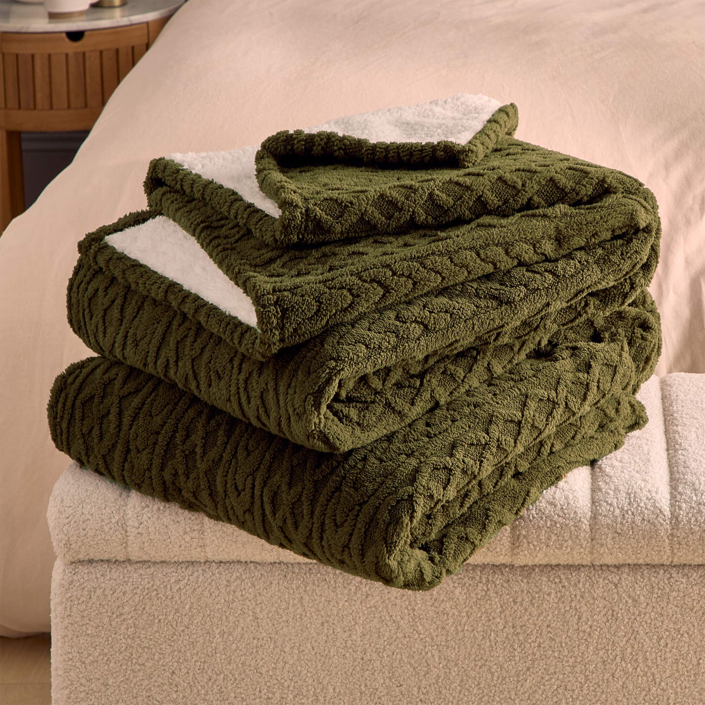 Silentnight Green Cable Knit Heat Genie Self Heating Blanket