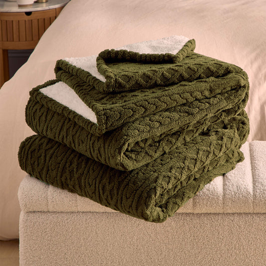 Silentnight Green Cable Knit Heat Genie Self Heating Blanket