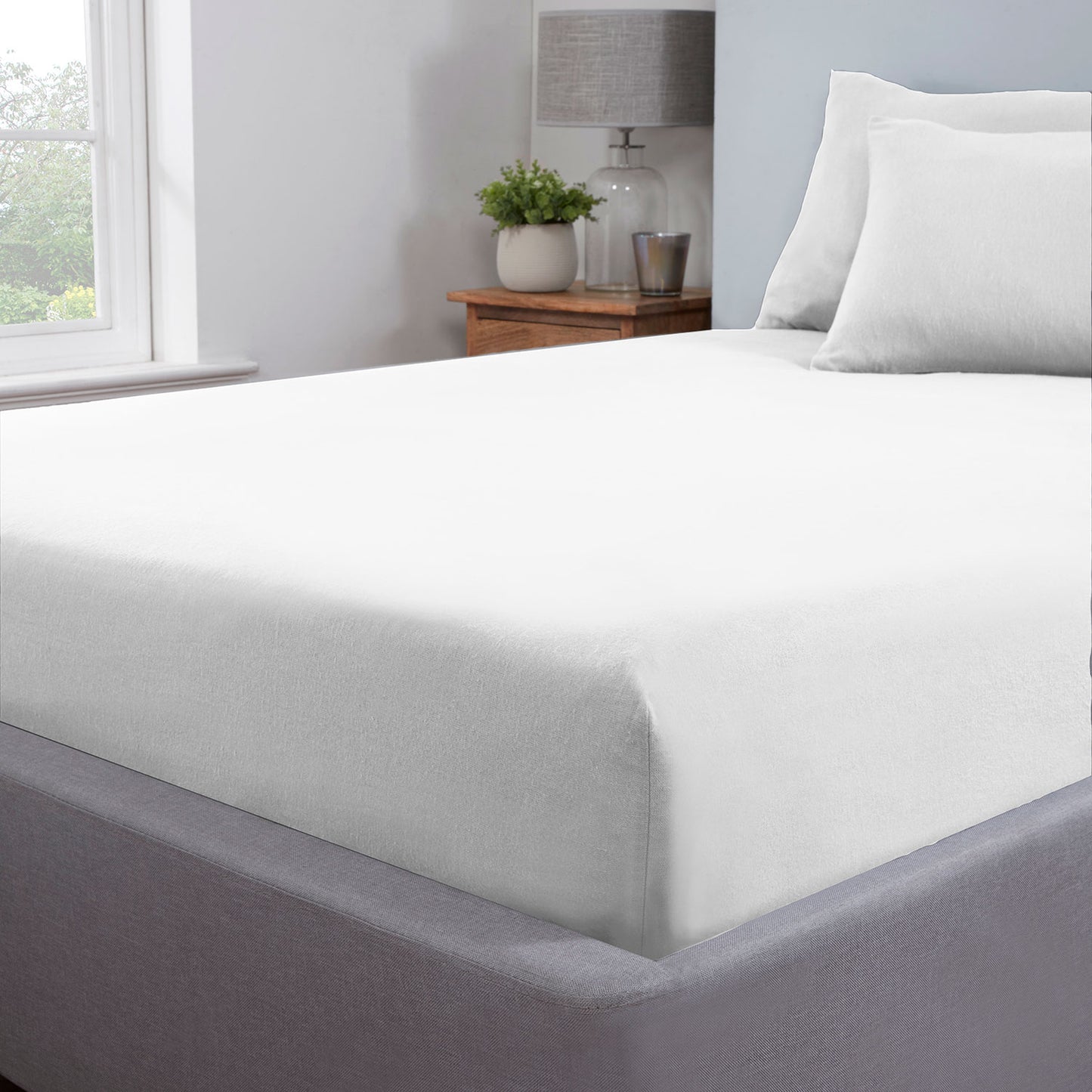 White 100% Brushed Cotton Deep (40cm) Fitted Sheet