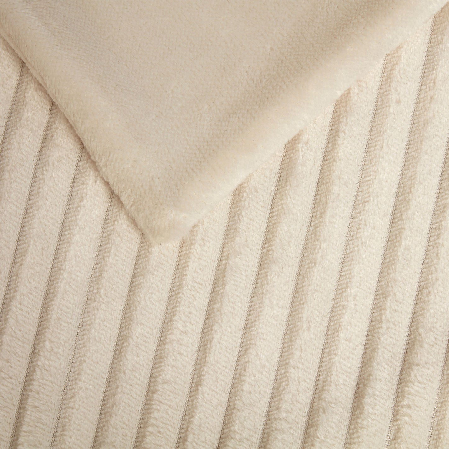 Brooklyn Ivory Chunky Ribbed Fleece Throw (130cm x 180cm)