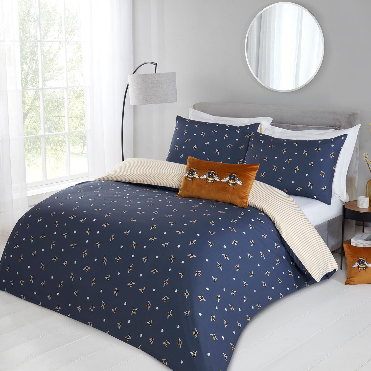 Daisy Bee Navy Reversible Super Soft Duvet Set – Julian Charles Home