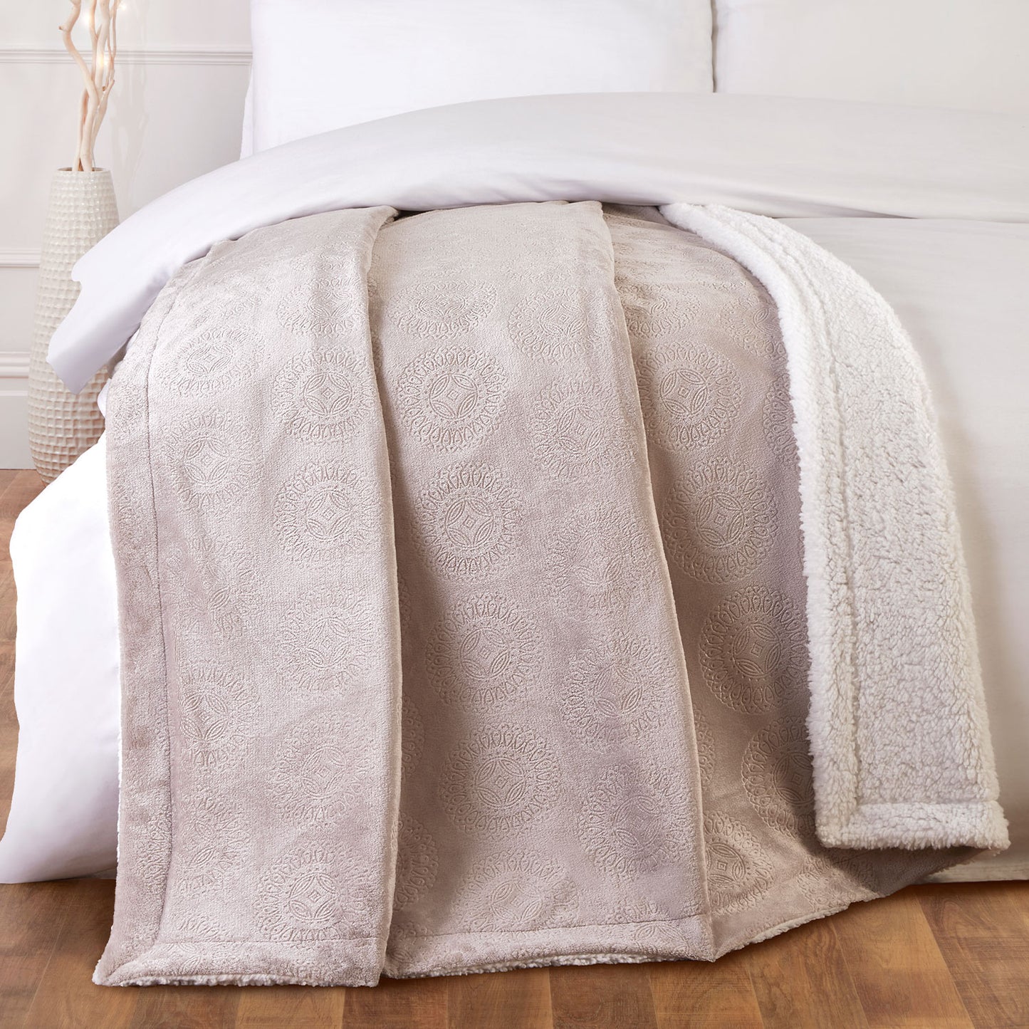 Everly Natural Sherpa Throw (130cm x 180cm)