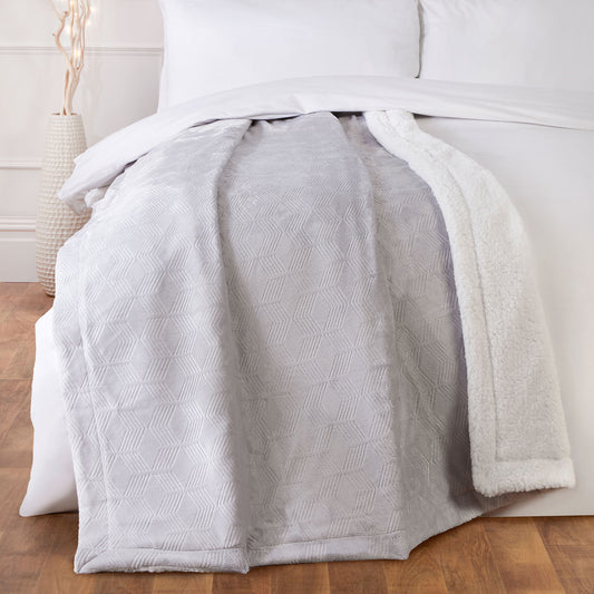 Everly Silver Grey Sherpa Throw (130cm x 180cm)