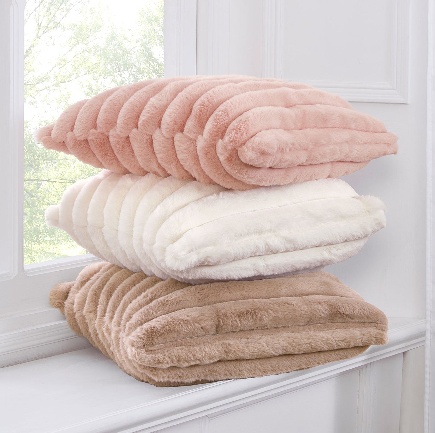 Fairmont Ivory Luxury Faux Fur Cushion (43cm x 43cm)