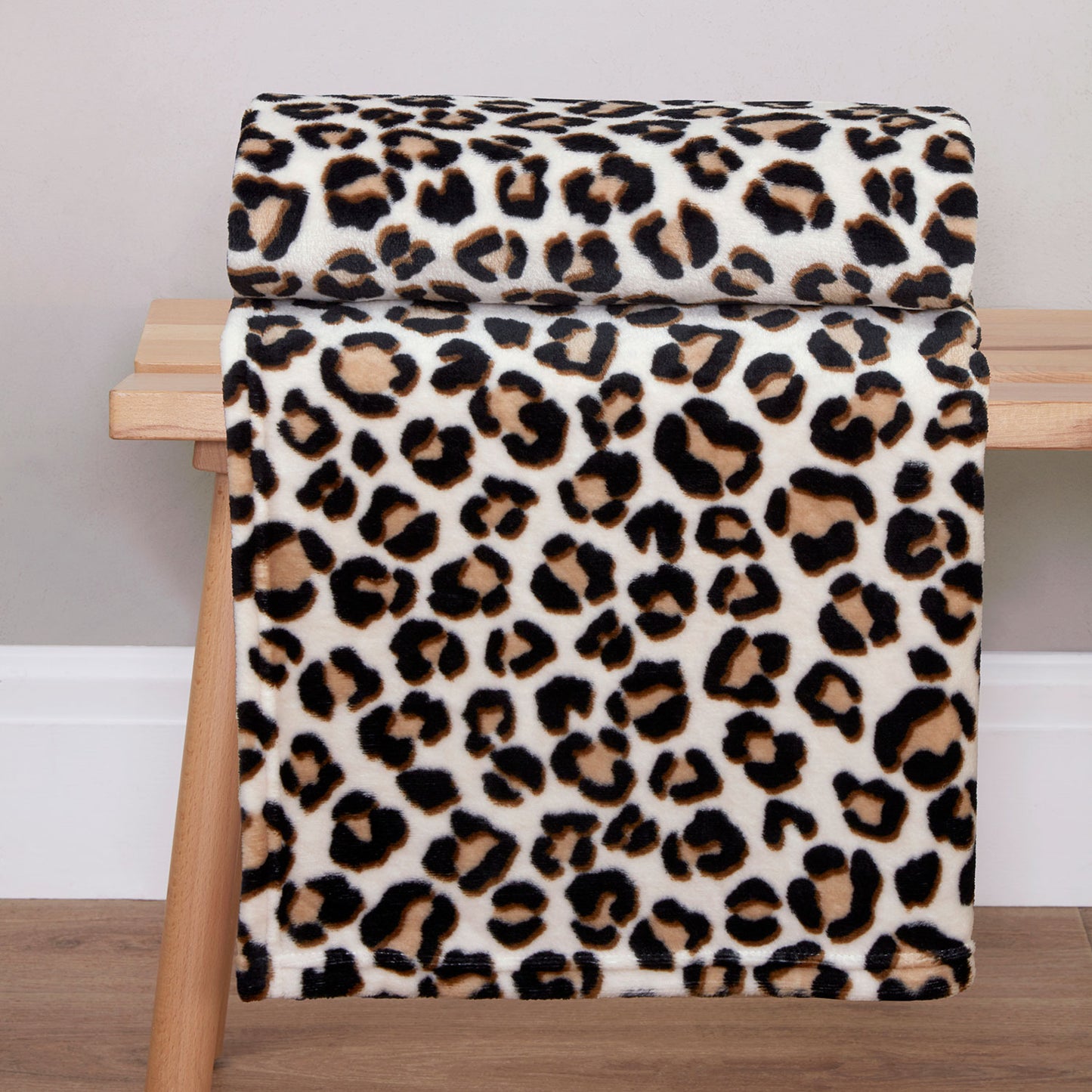 Leopard Print Natural Fleece Throw (130cm x 150cm)