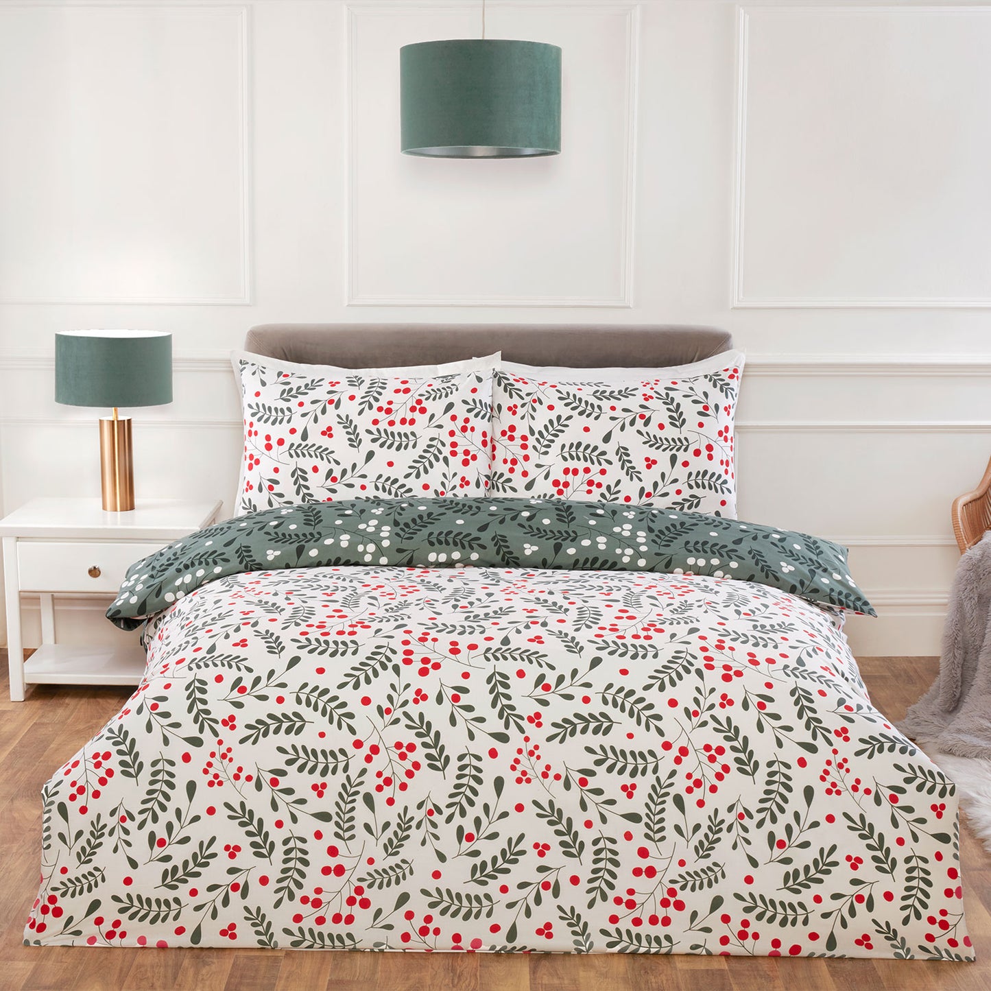 Holly & Mistletoe Reversible Christmas Duvet Set