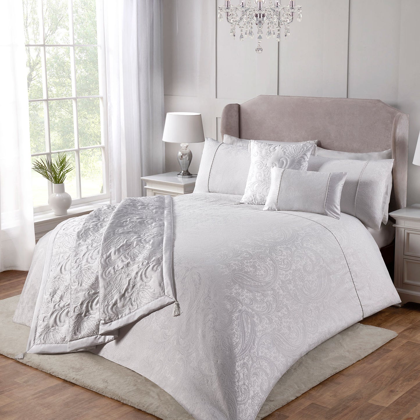 Paisley White Luxury Jacquard 5 Piece Bedding Collection