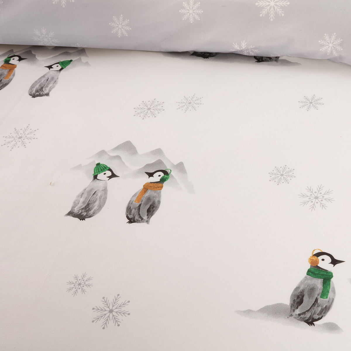 Penguin Pals Reversible Super Soft Duvet Set