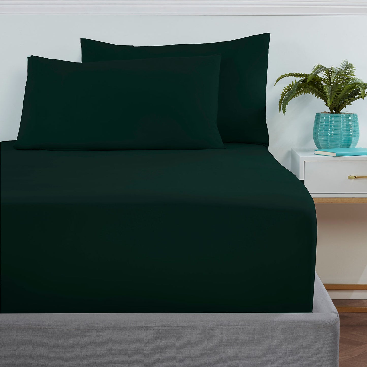Emerald Green Super Soft Easycare Extra Deep (40cm) Fitted Sheet