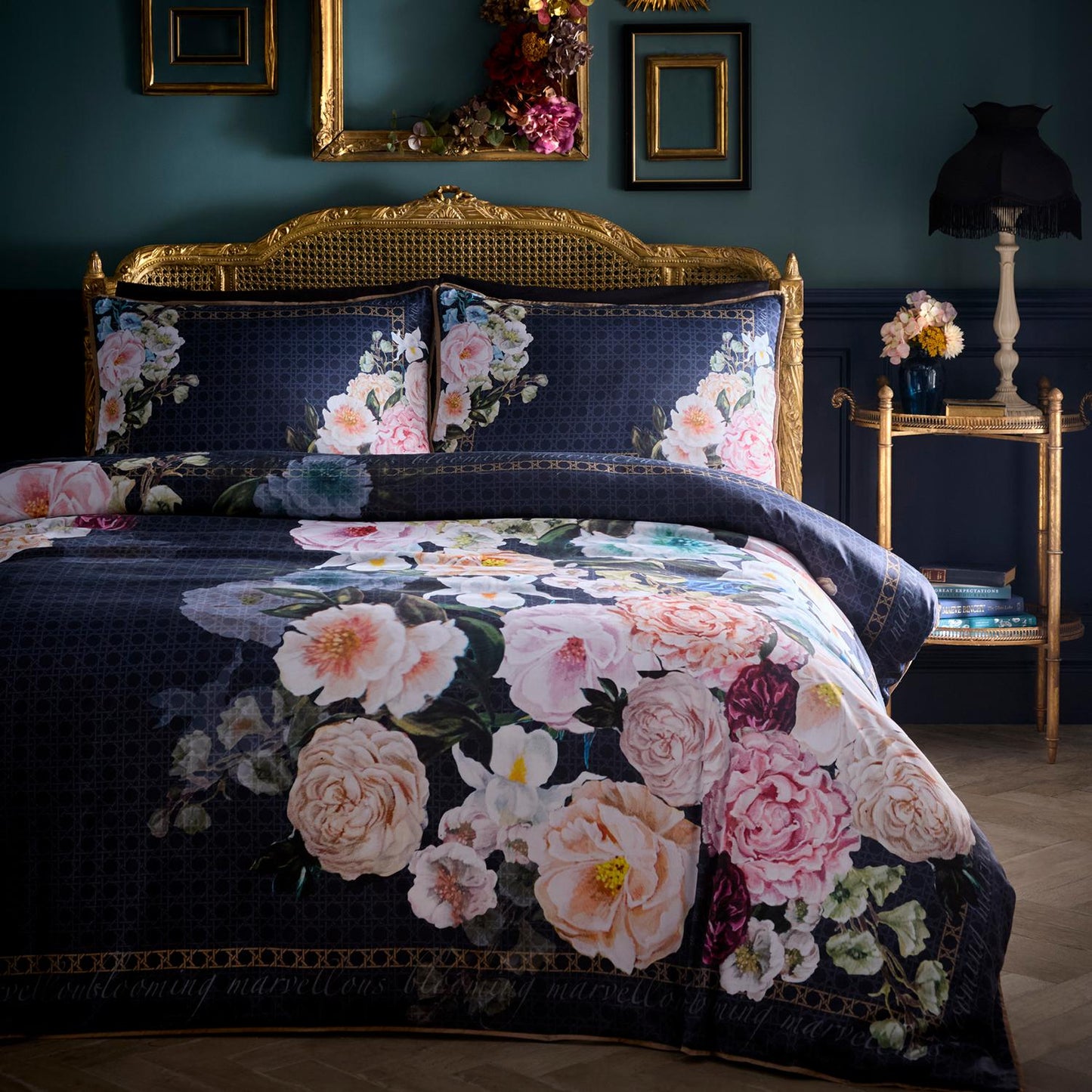 Laurence Llewelyn-Bowen Reversible Bouquet List Navy Duvet Set