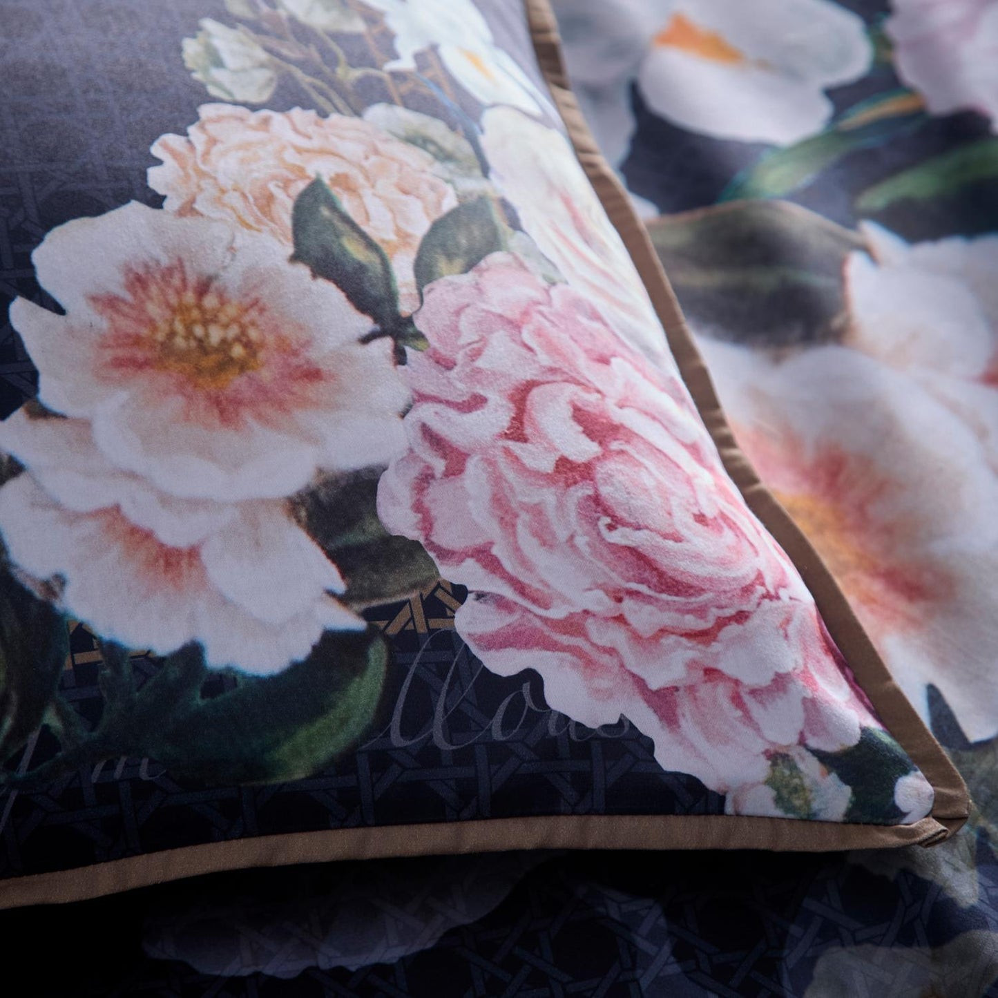 Laurence Llewelyn-Bowen Reversible Bouquet List Navy Duvet Set