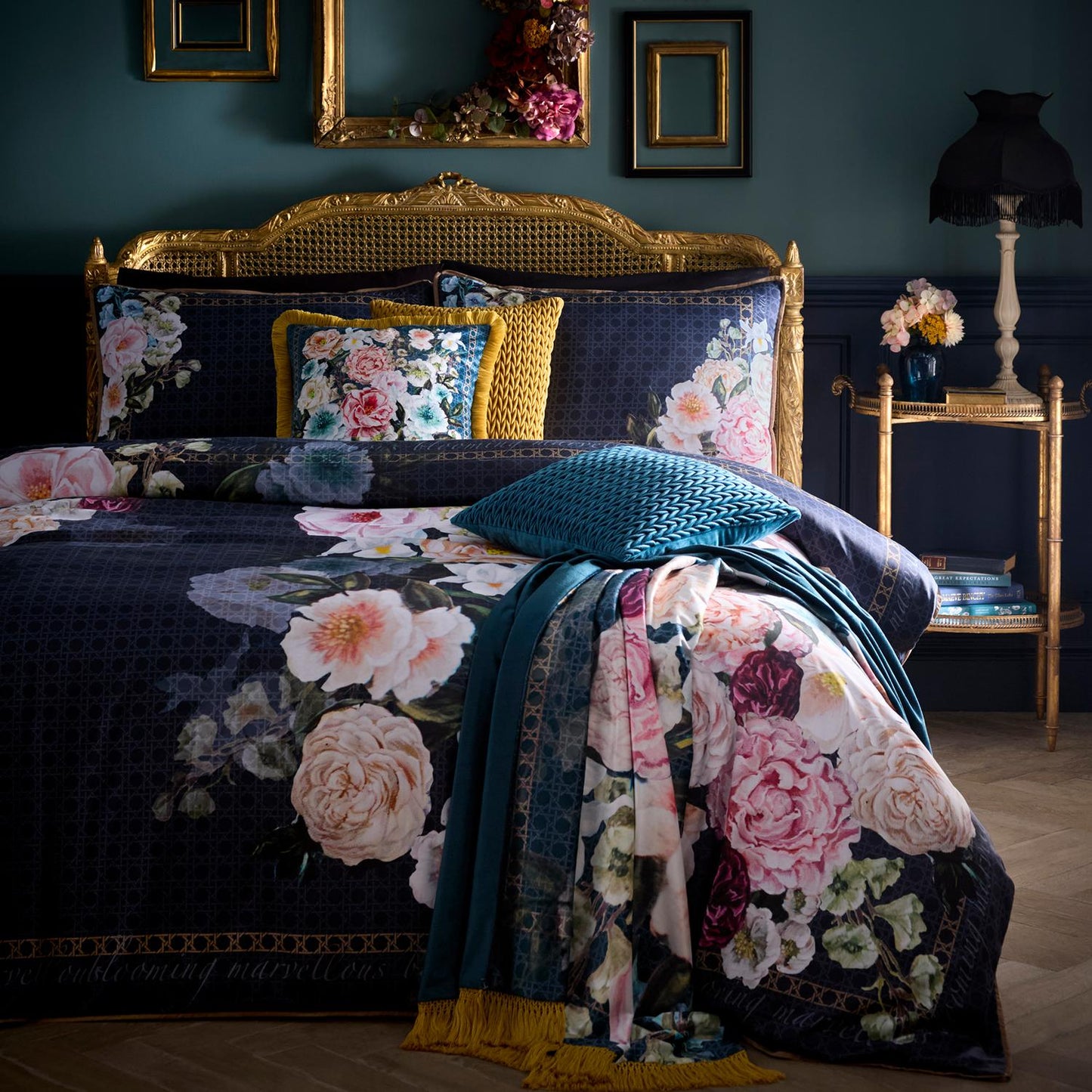 Laurence Llewelyn-Bowen Reversible Bouquet List Navy Duvet Set