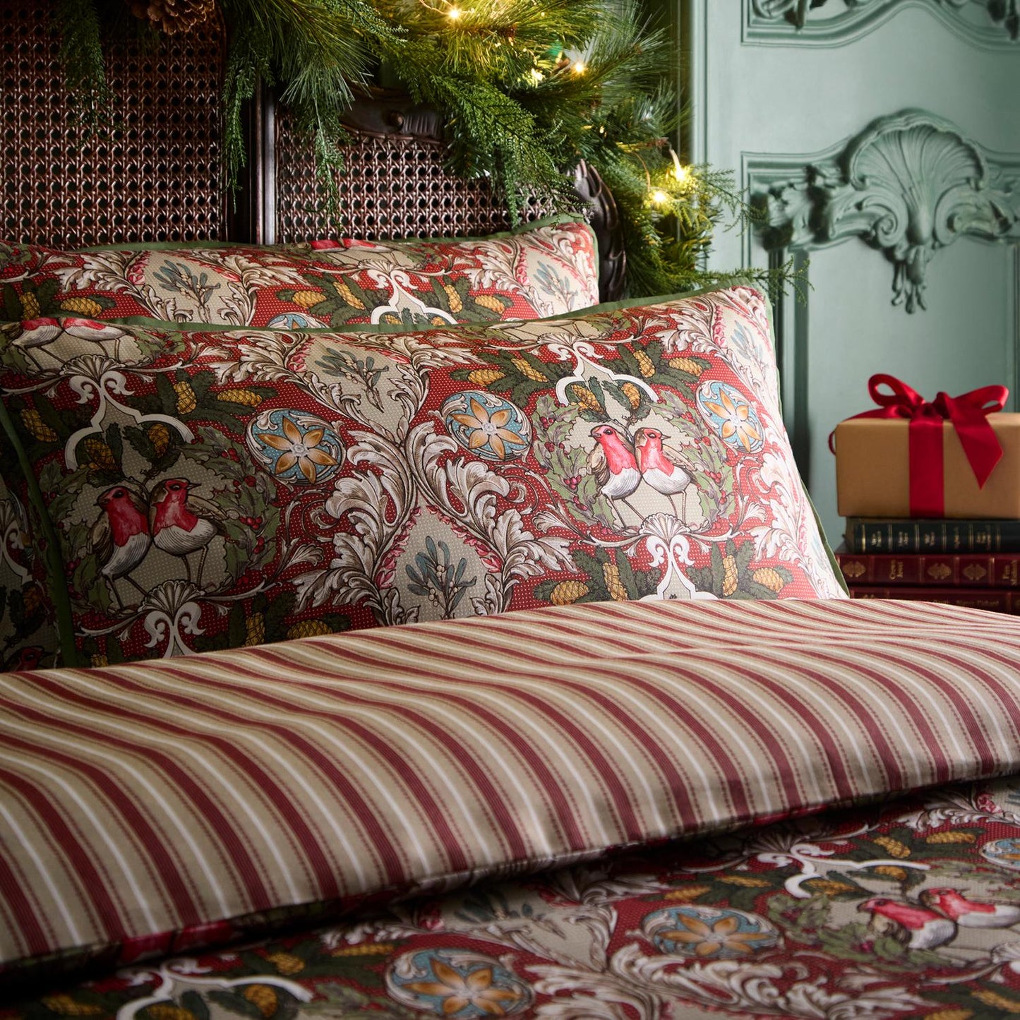 Laurence Llewelyn-Bowen Festive Robin Red Cotton Duvet Set