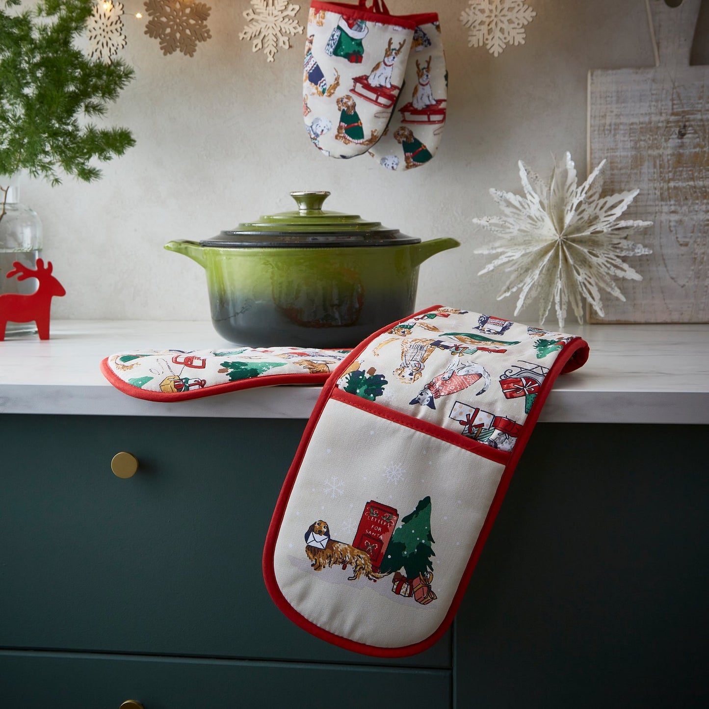 Merry Mutts Christmas Double Oven Glove