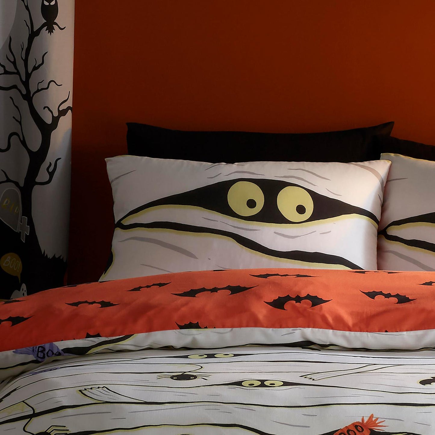 Mummy Glow in the Dark Reversible Duvet Set