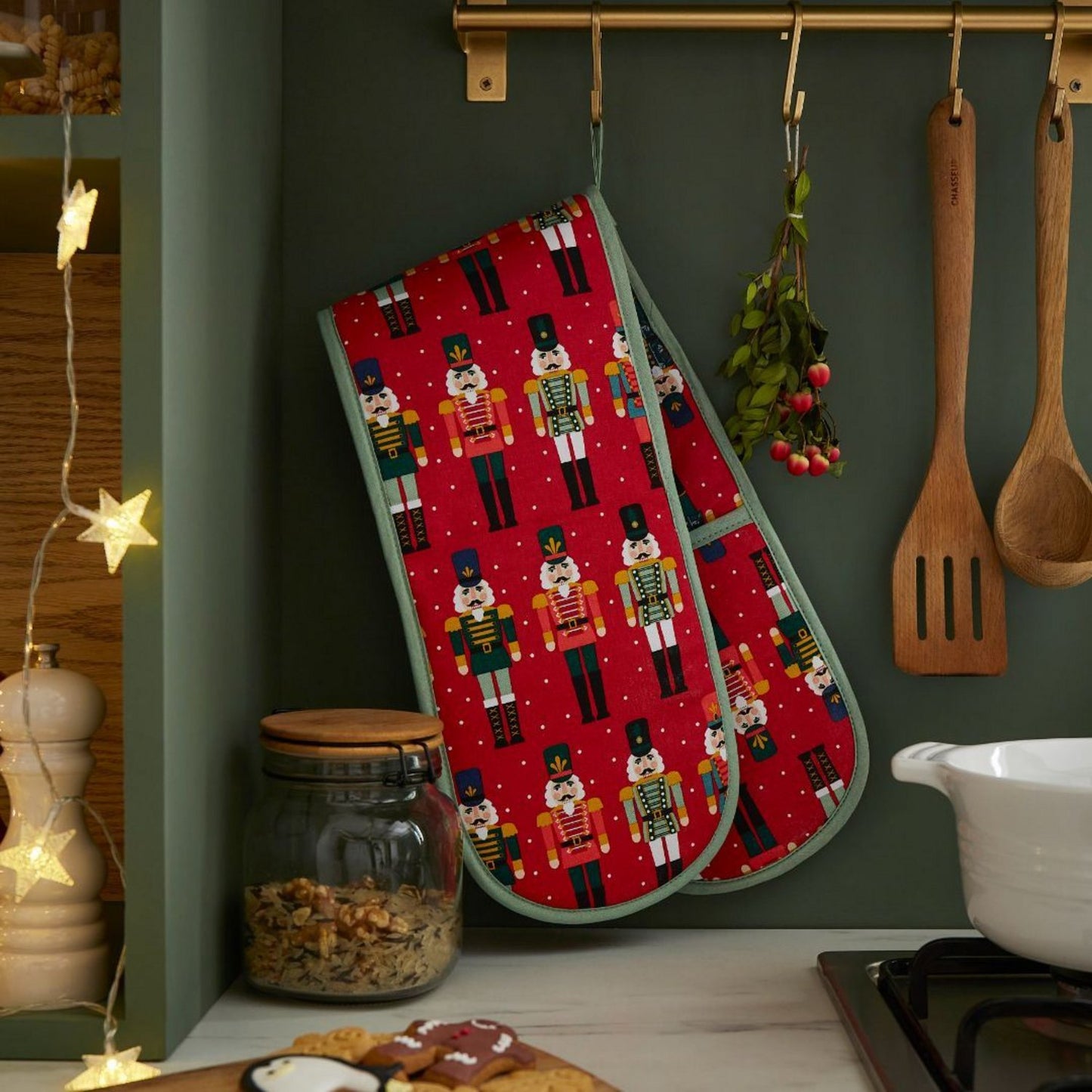 Nutcracker Parade Red Double Oven Glove