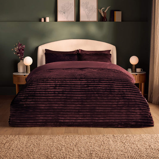 Silentnight Faux Fur Berry Reversible Duvet Set