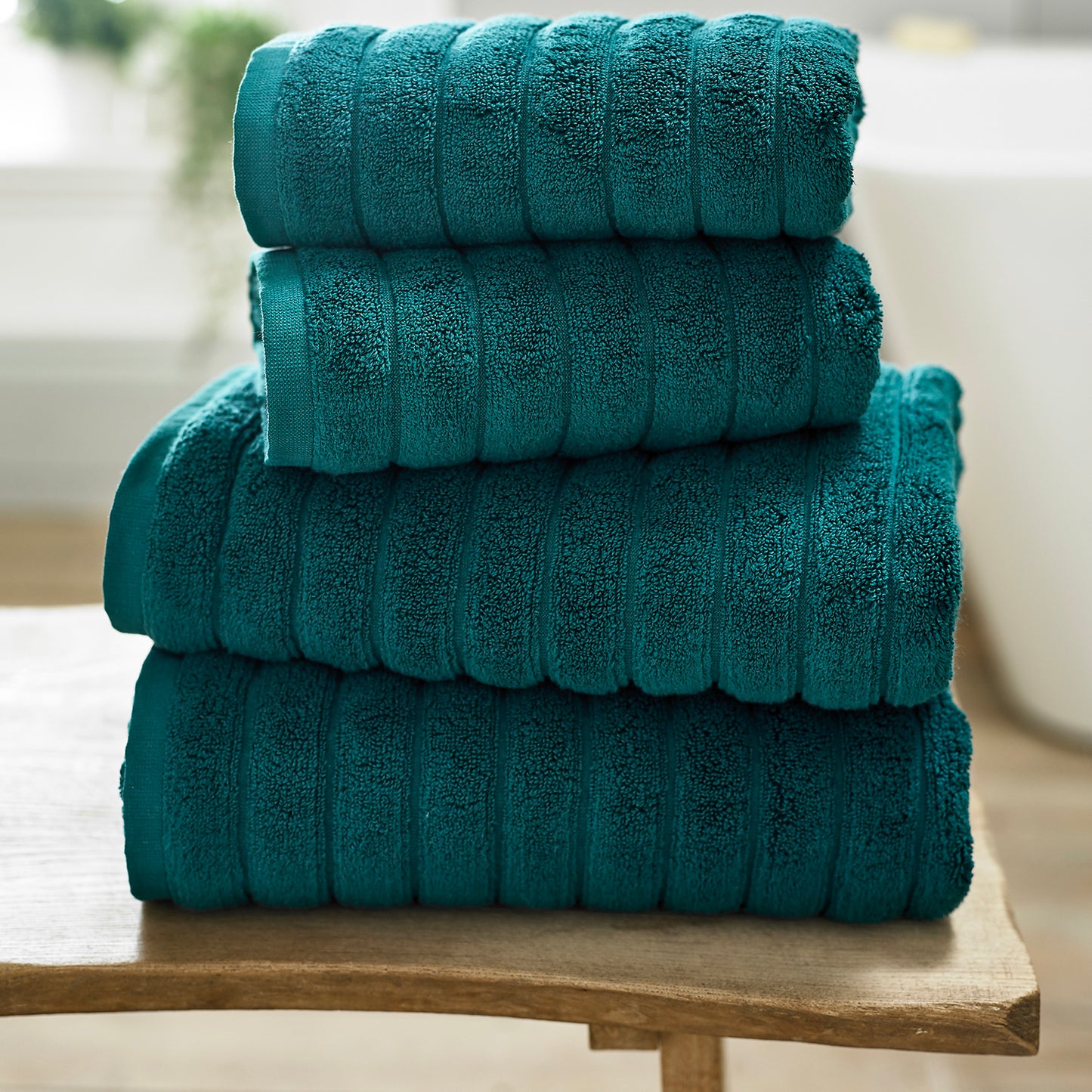 The Lyndon Company Ribbleton 700gsm Zero Twist Dark Green Towels