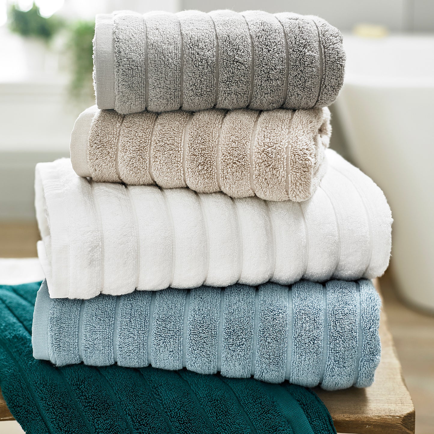 The Lyndon Company Ribbleton 700gsm Zero Twist Dark Green Towels