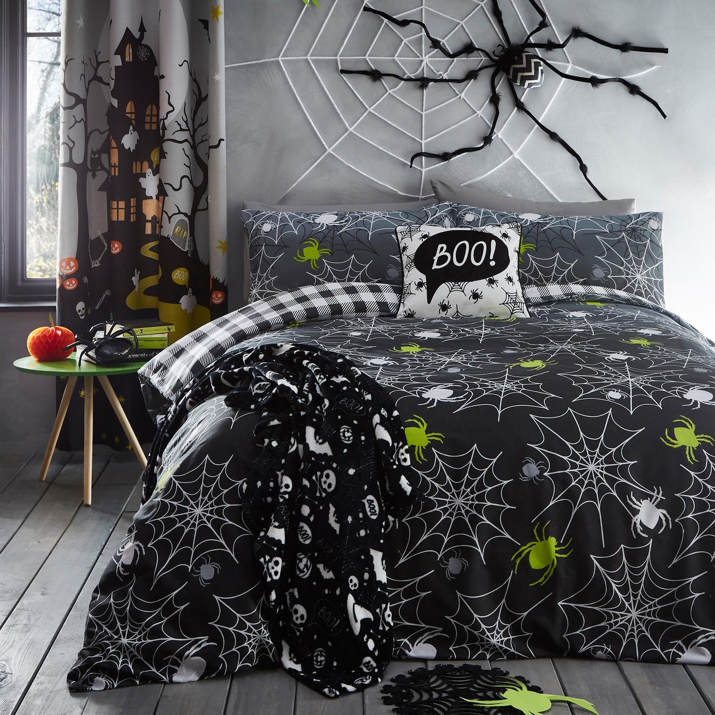 Halloween Spiders Glow in the Dark Reversible Duvet Set
