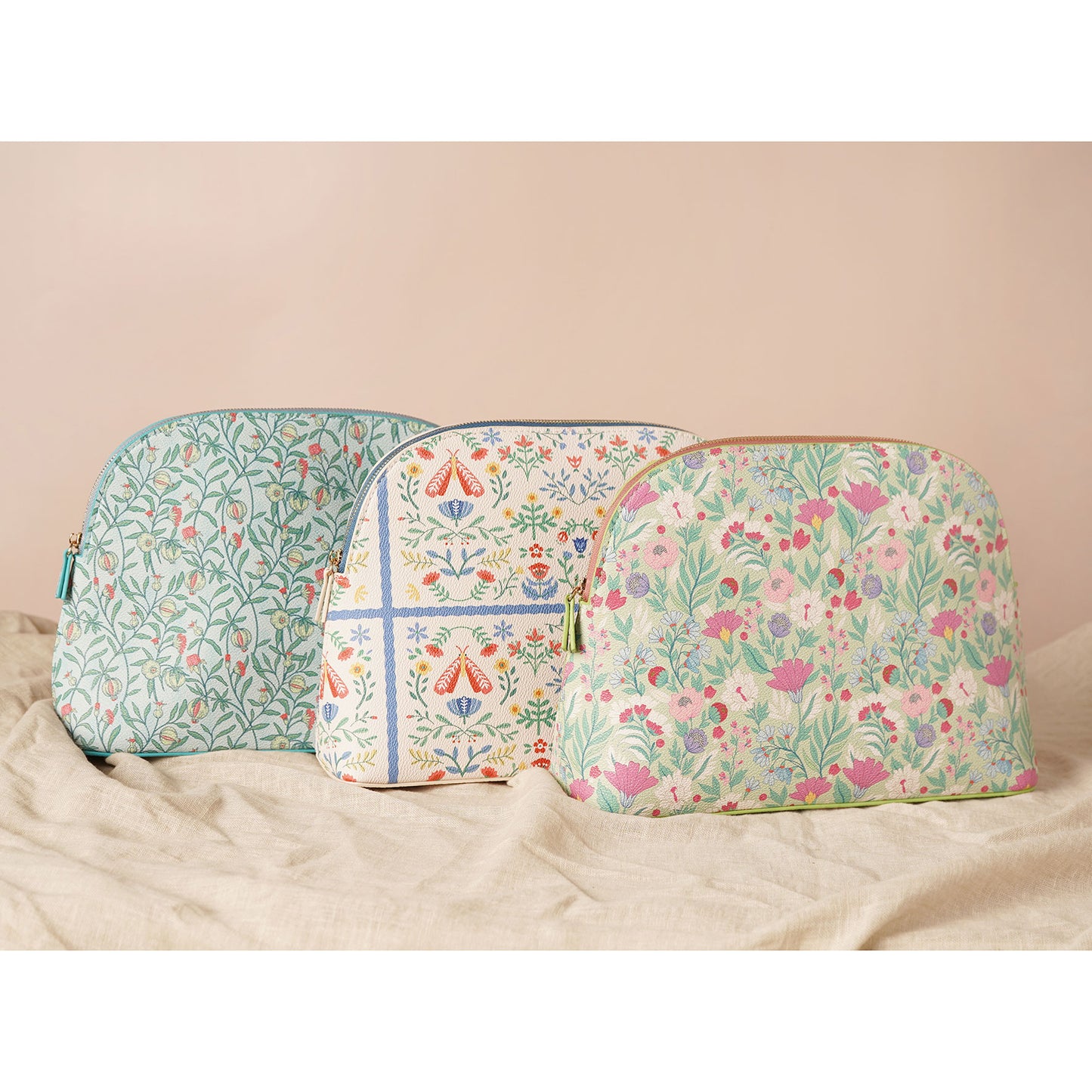 Sophia Lane Large Floral Make-Up Bag in Cream