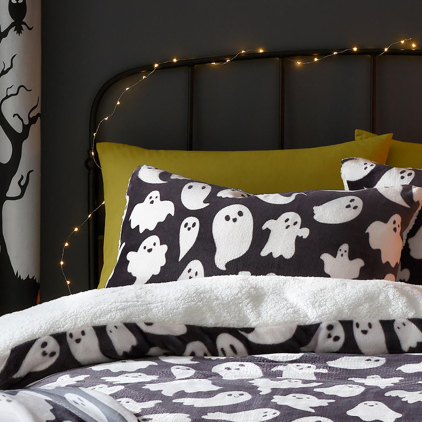 Spooky Ghosts Black Sherpa Fleece Duvet Set