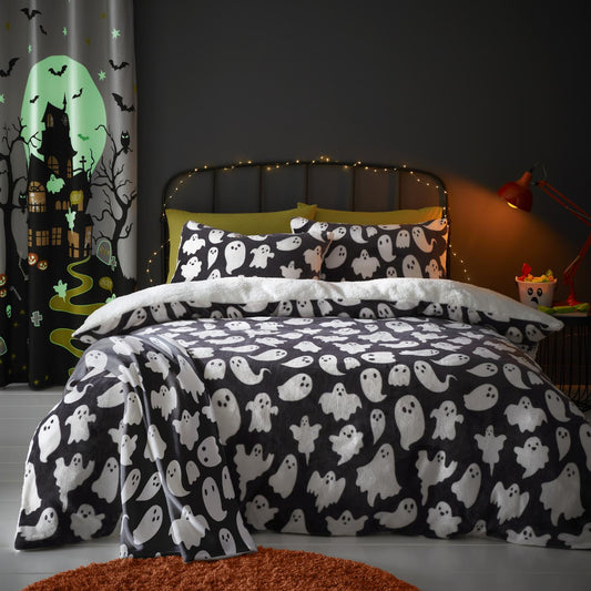 Spooky Ghosts Black Sherpa Fleece Duvet Set