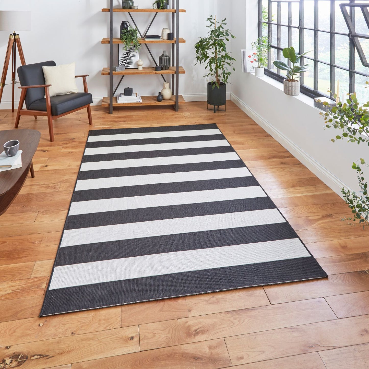 Santa Monica 48644 Black and White Stripe Outdoor Rug