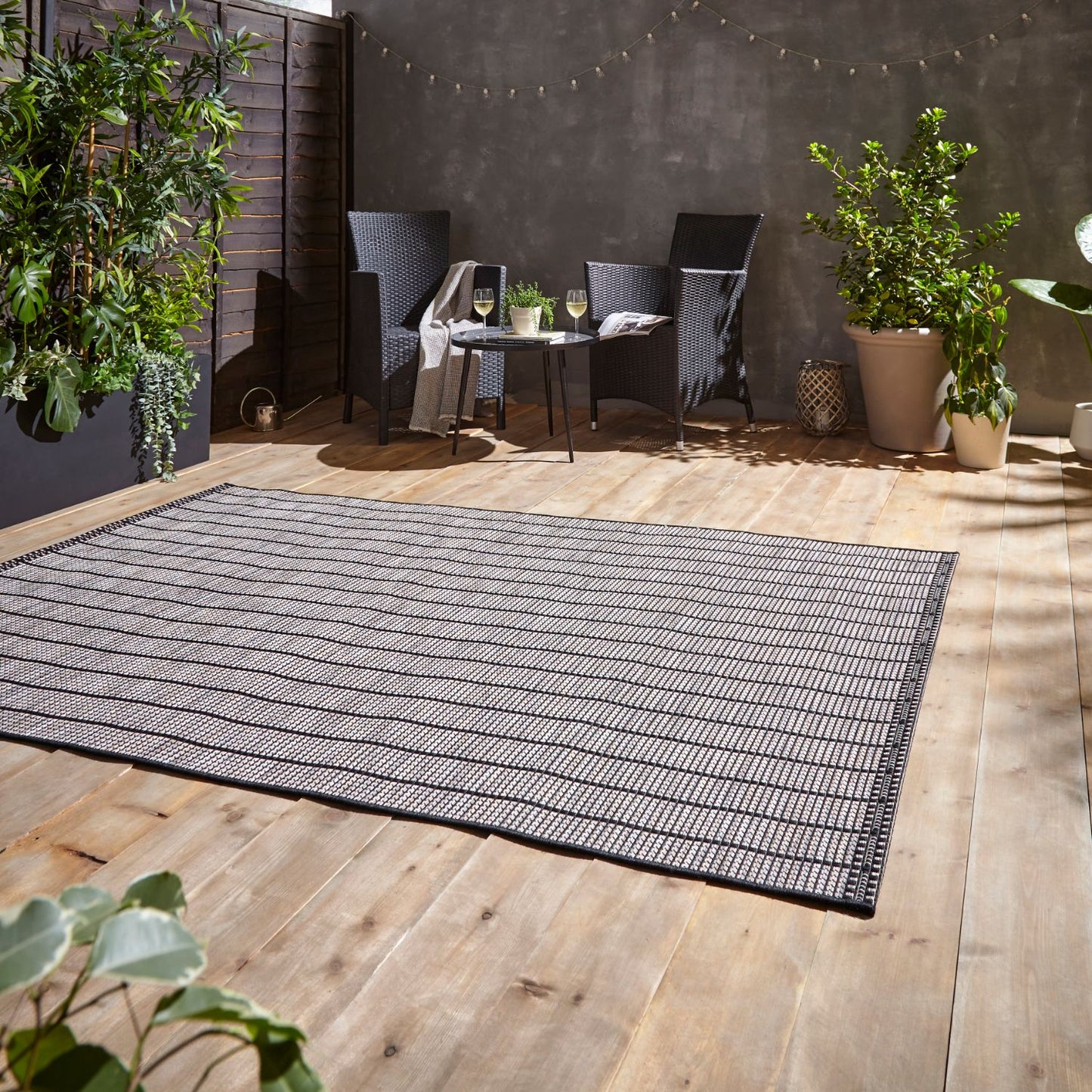 Santa Monica A041 Black Stripe Outdoor Rug