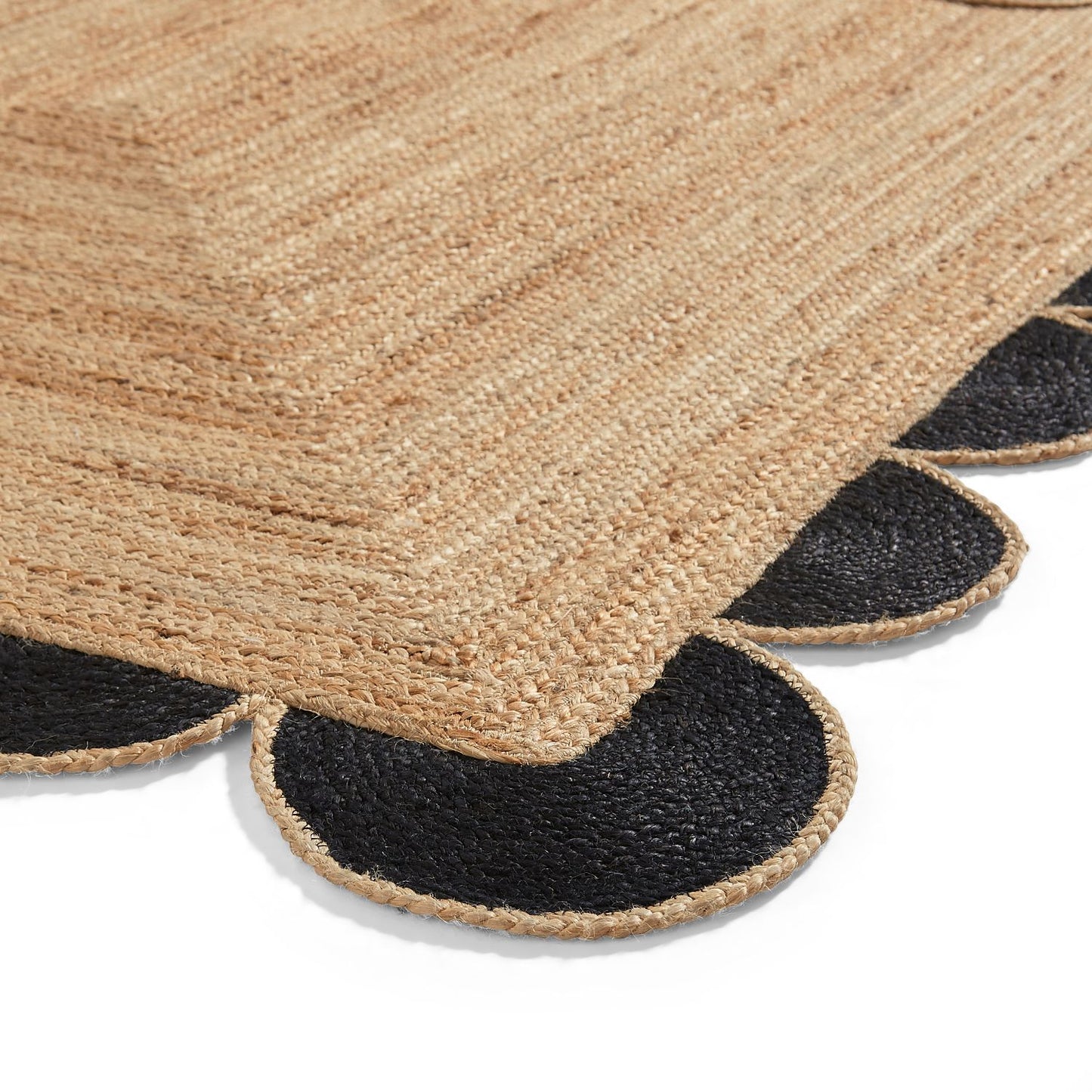 Savannah Jute Scallop Black Edge Natural Rug