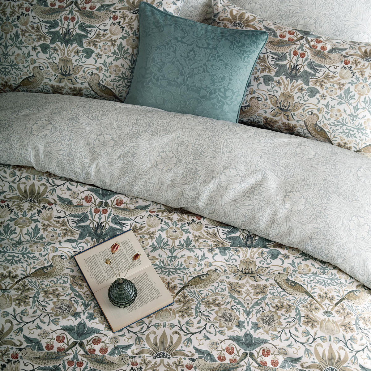 William Morris At Home Strawberry Thief Hessian Cotton Duvet Set
