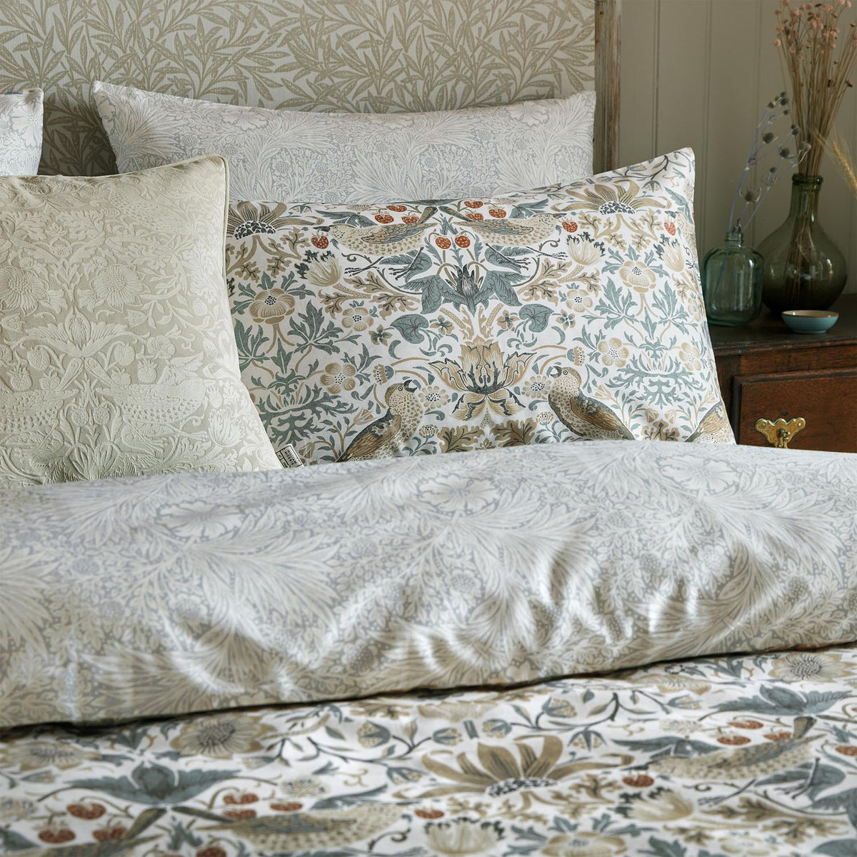 William Morris At Home Strawberry Thief Hessian Cotton Duvet Set