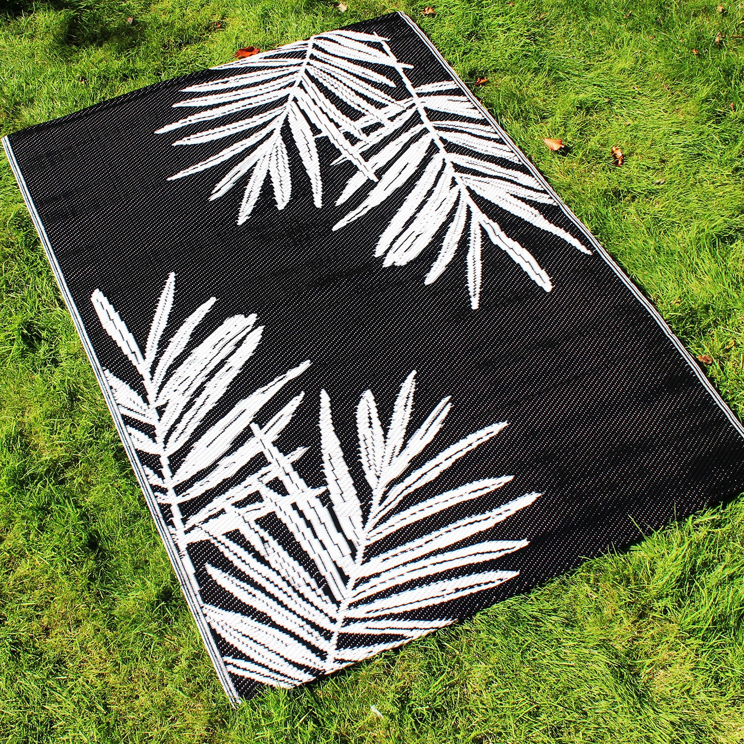 Tahiti Black Outdoor Rug | 120x170 | Julian Charles