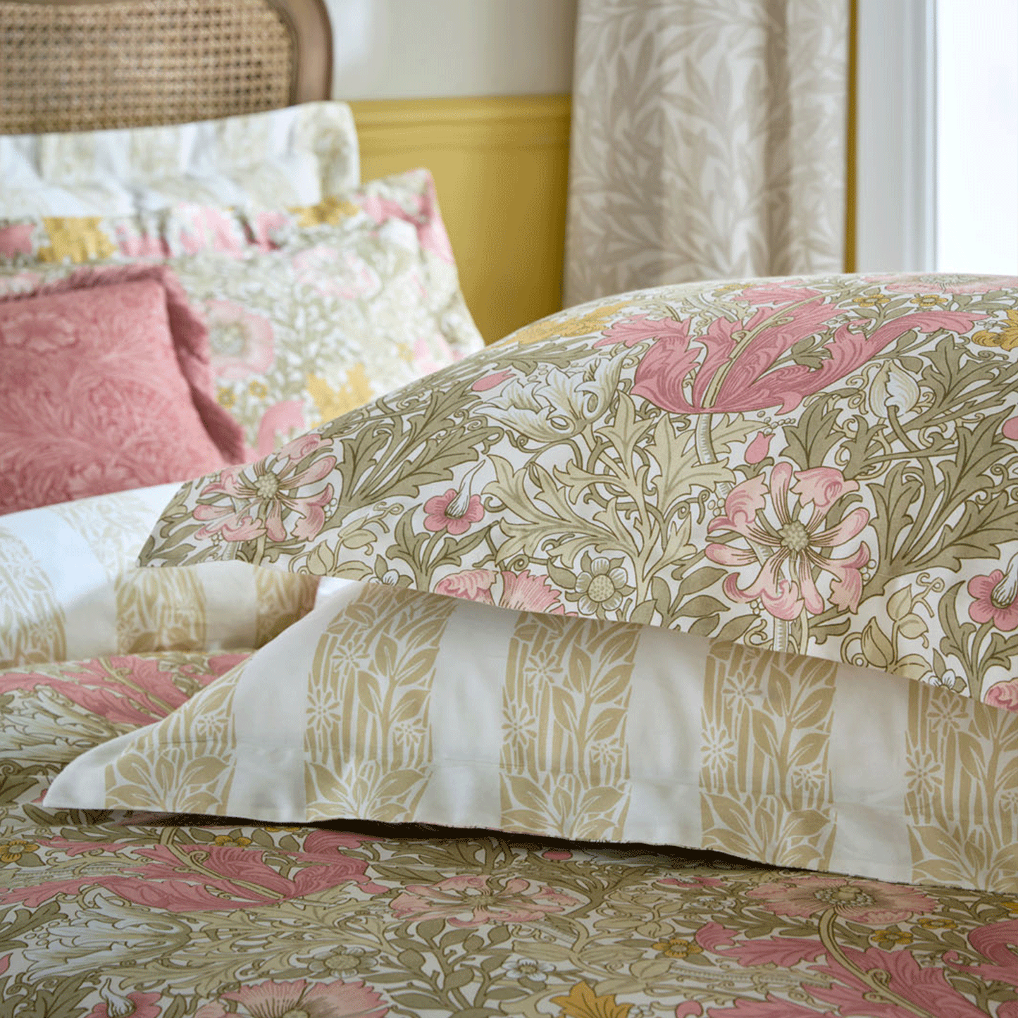 William Morris At Home Compton Summer Oxford Pillowcase Pair