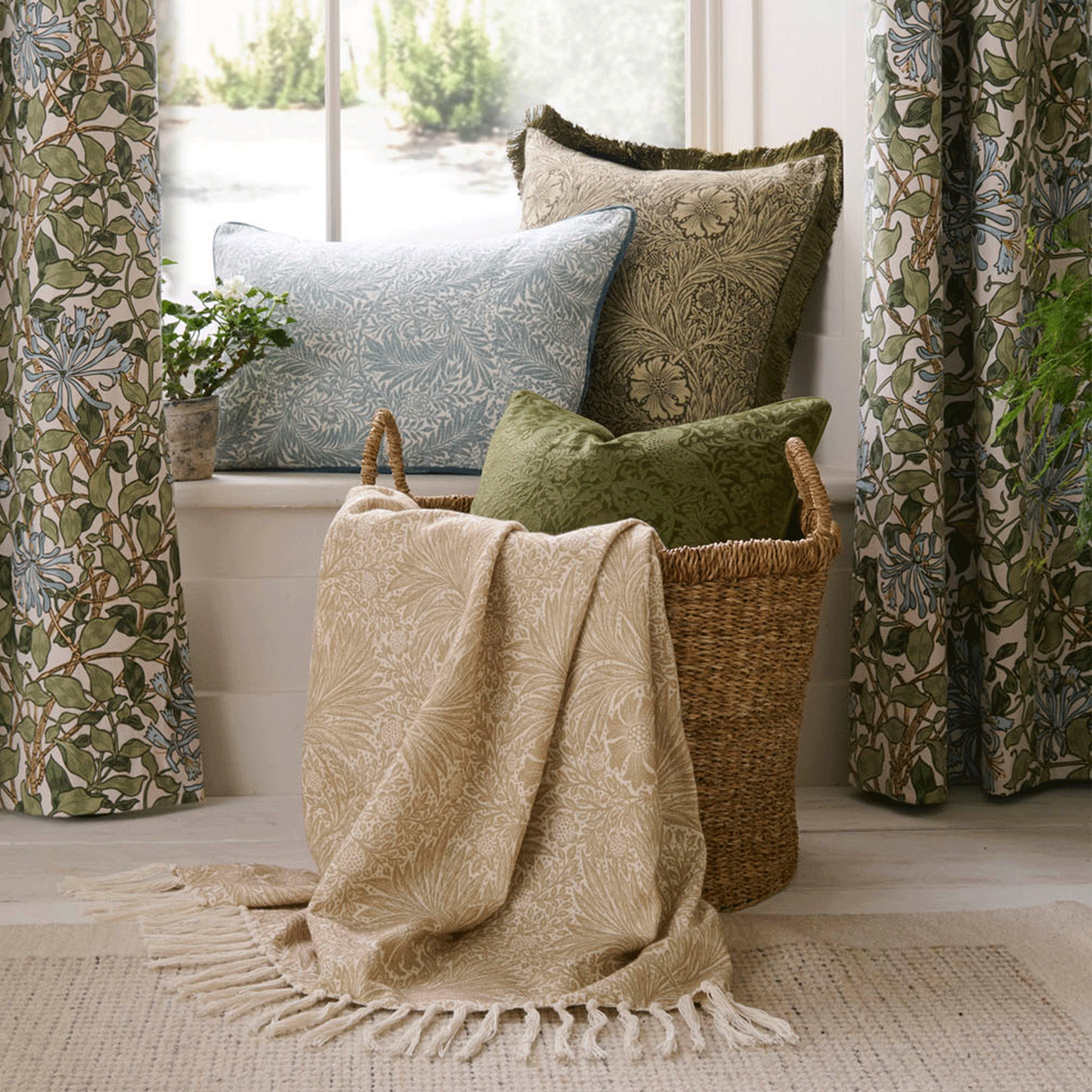 William Morris At Home Marigold Hessian Natural Throw (130cm x 170cm)