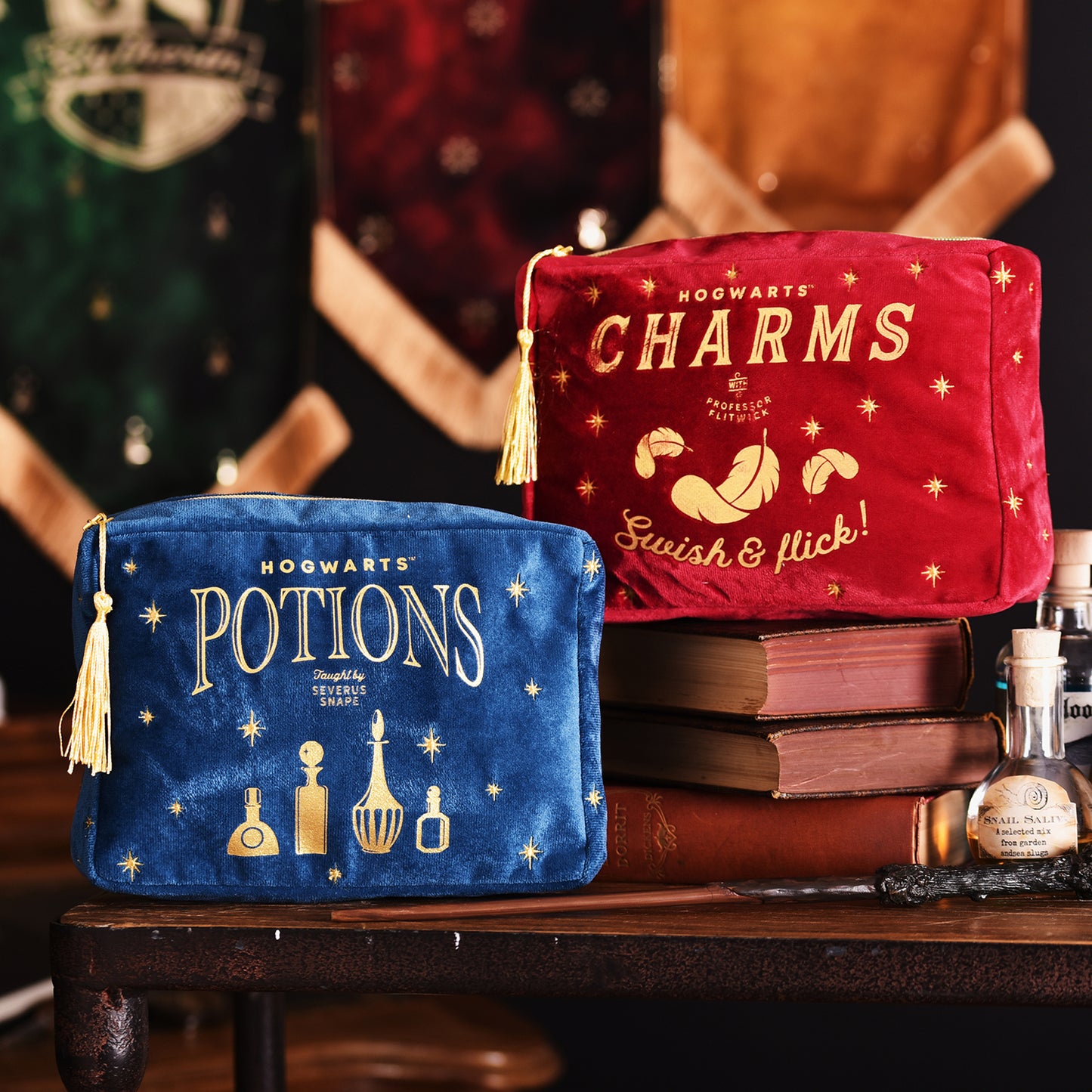 Harry Potter Alumni Charms Velvet Wash Bag