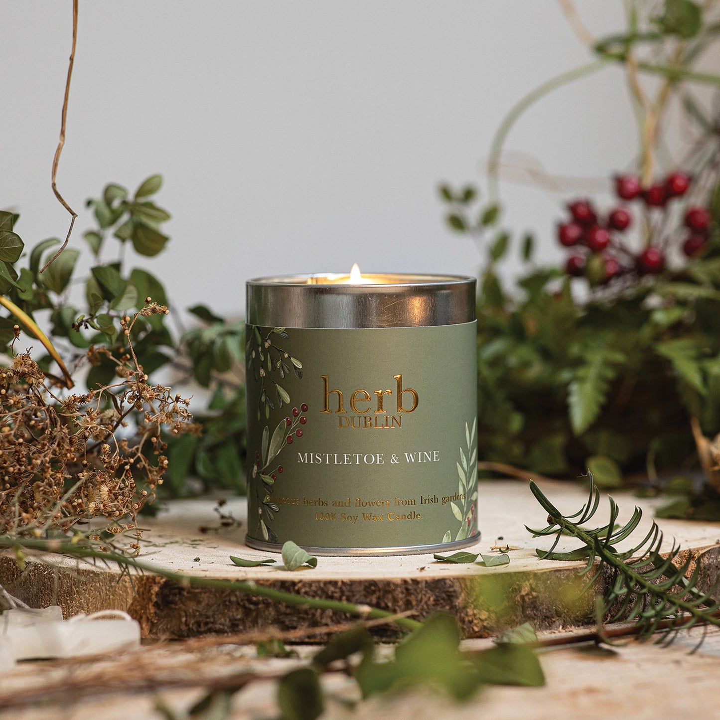 Herb Dublin Mistletoe and Wine Tin Candle